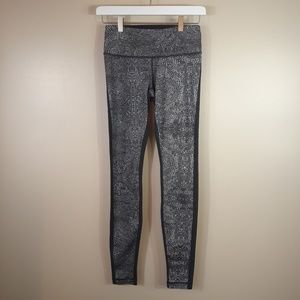 LULULEMON GRAY AND BLACK Print LEGGINS SIZE 4